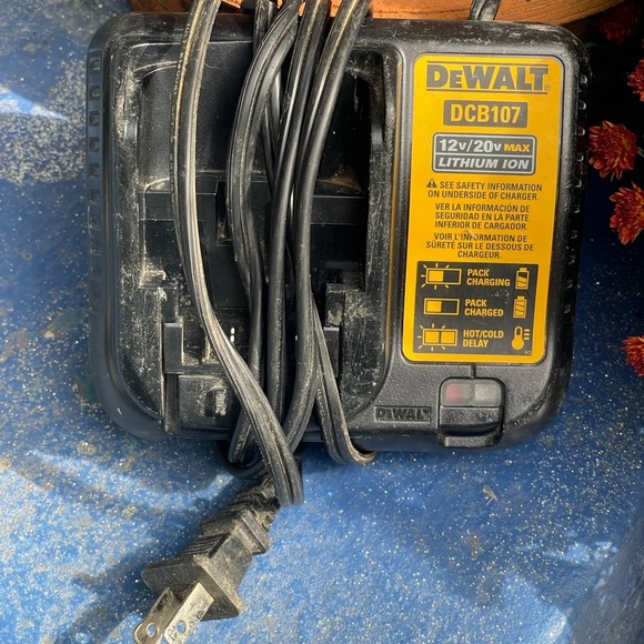 DeWalt Other - DeWalt DCB107 Charger